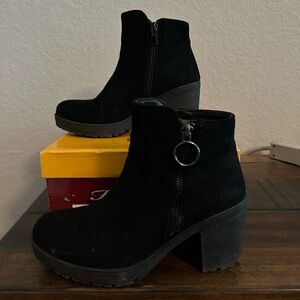 Black suede Fall Boots